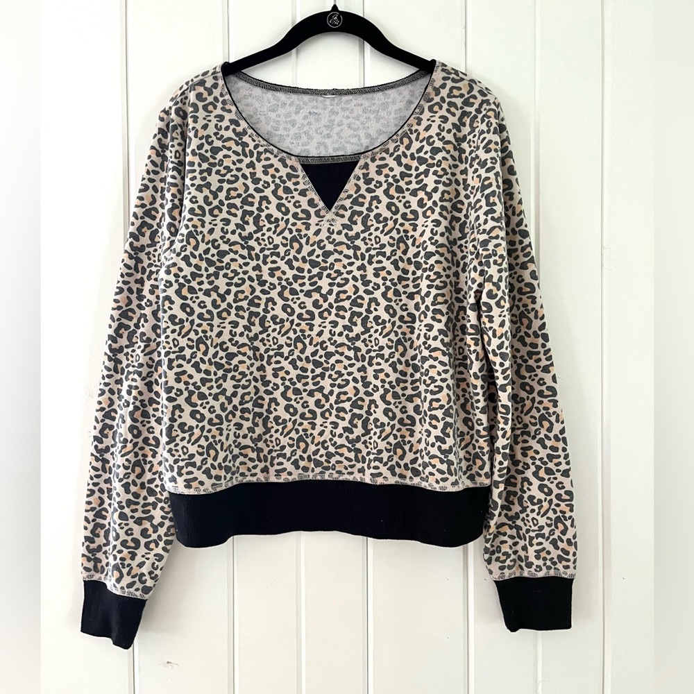Leopard Print Sweatshirt with Black Trim, Sz M